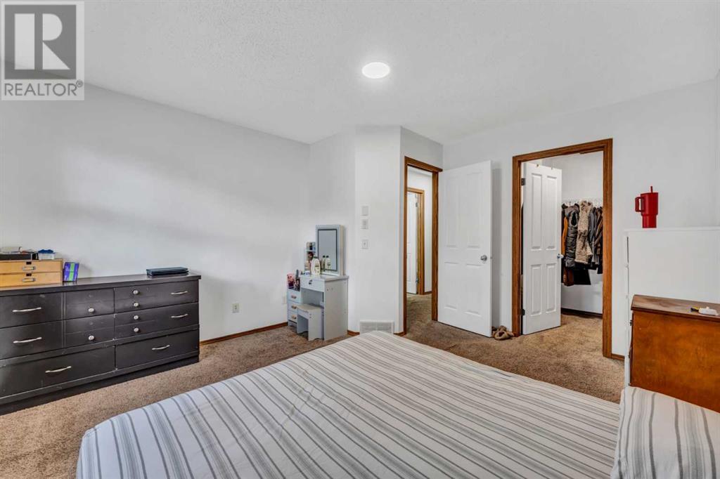 Single Family House for Sale in  Eversyde Court SW Evergreen Calgary 