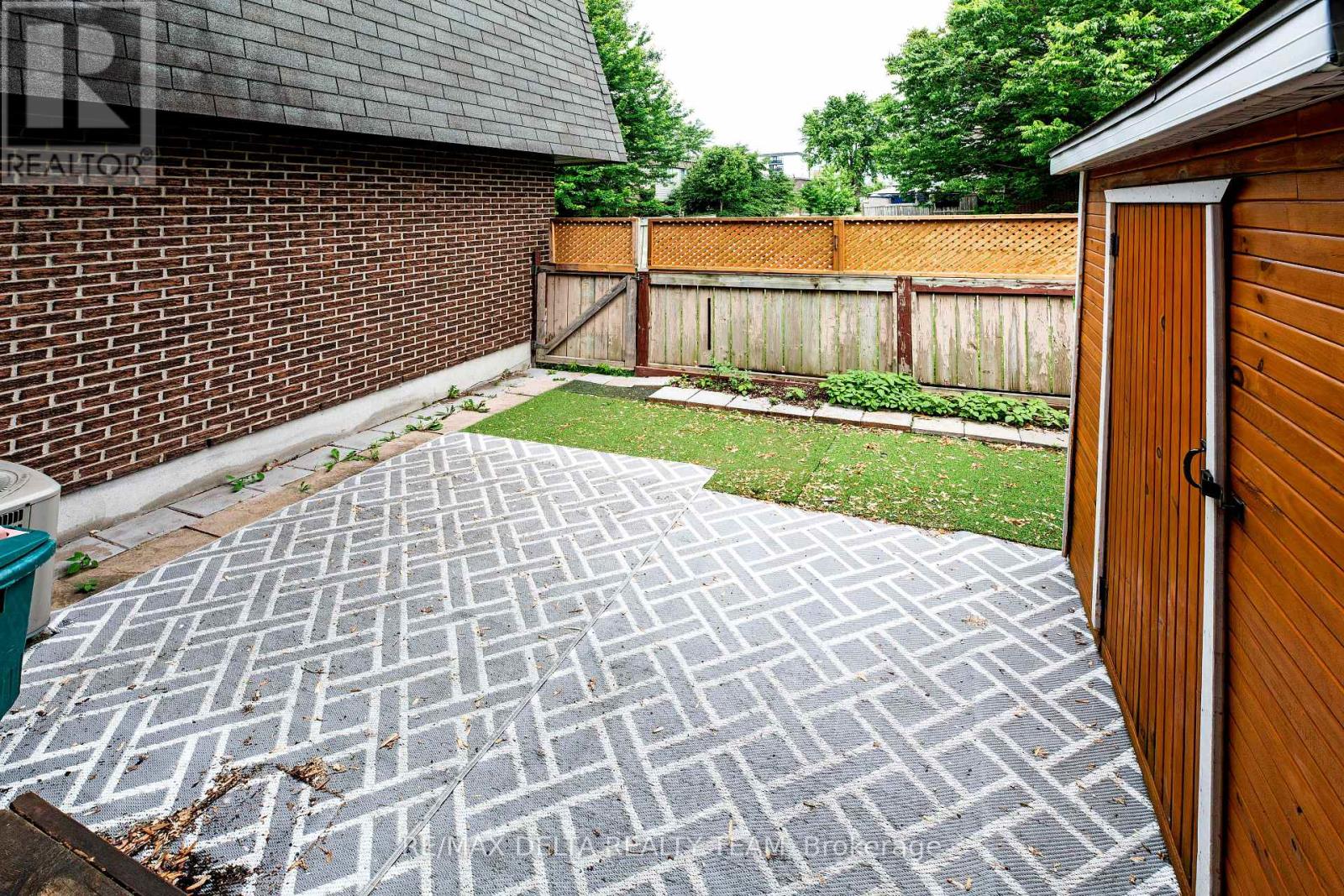 Photo 2 of 3024 Fairlea Crescent, Ottawa ON