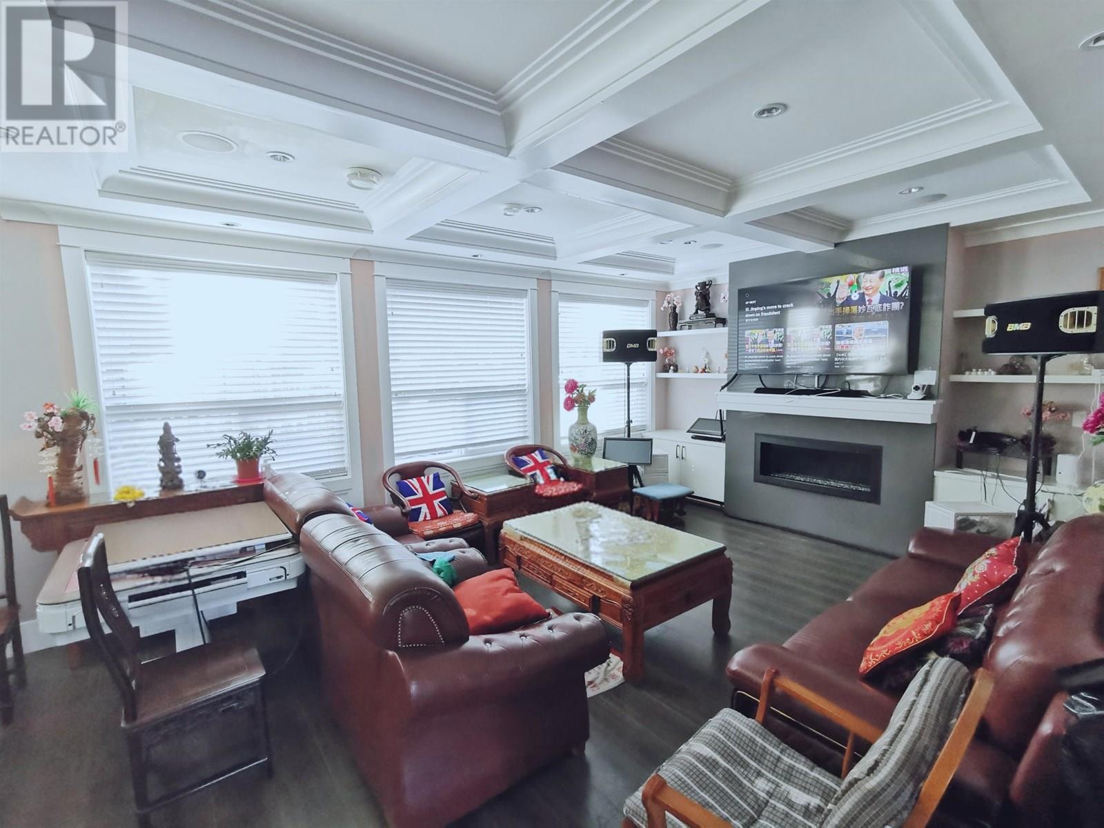 Photo 5 of 5537 Canada Way, Burnaby BC