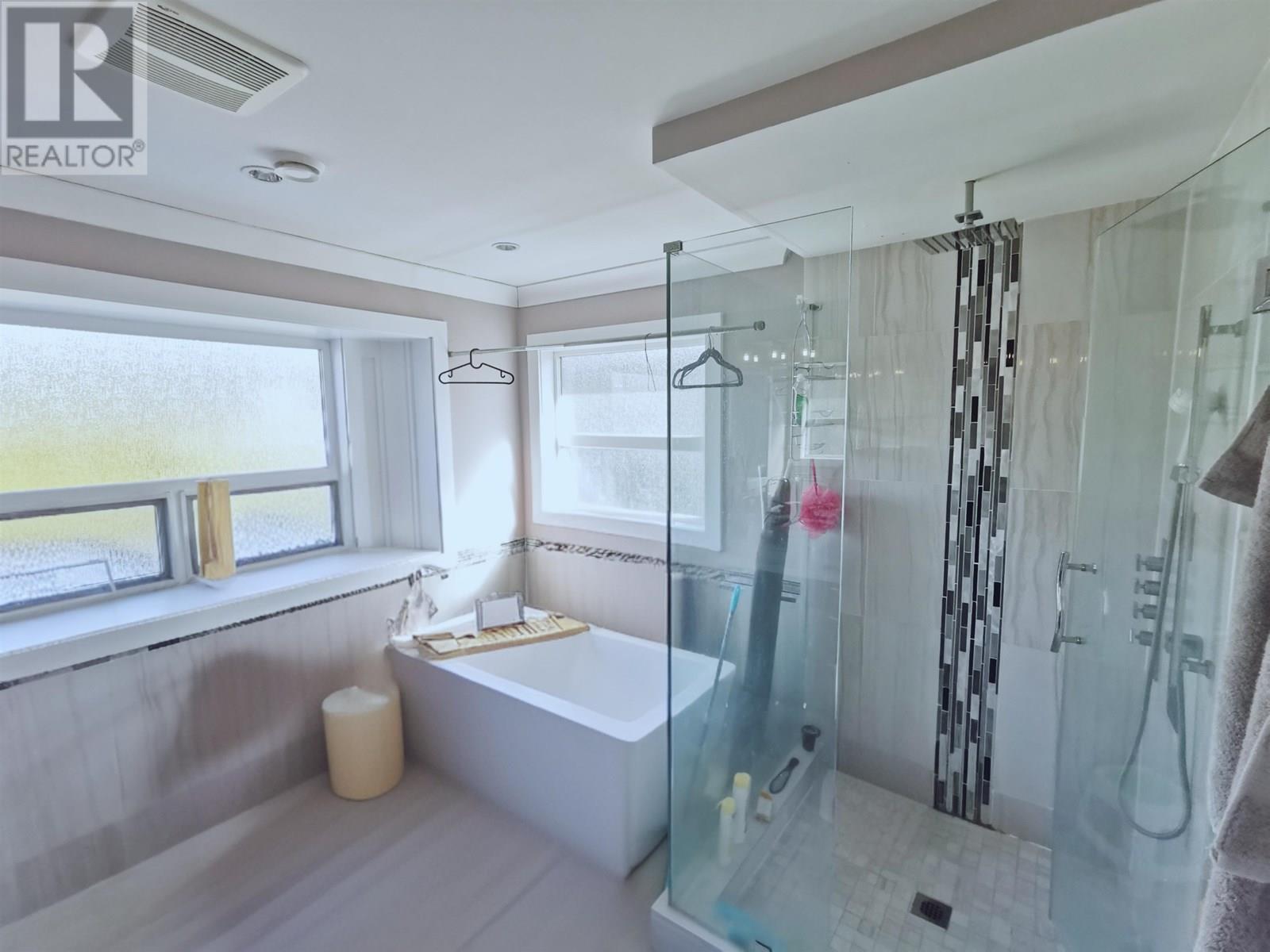 Photo 15 of 5537 Canada Way, Burnaby BC