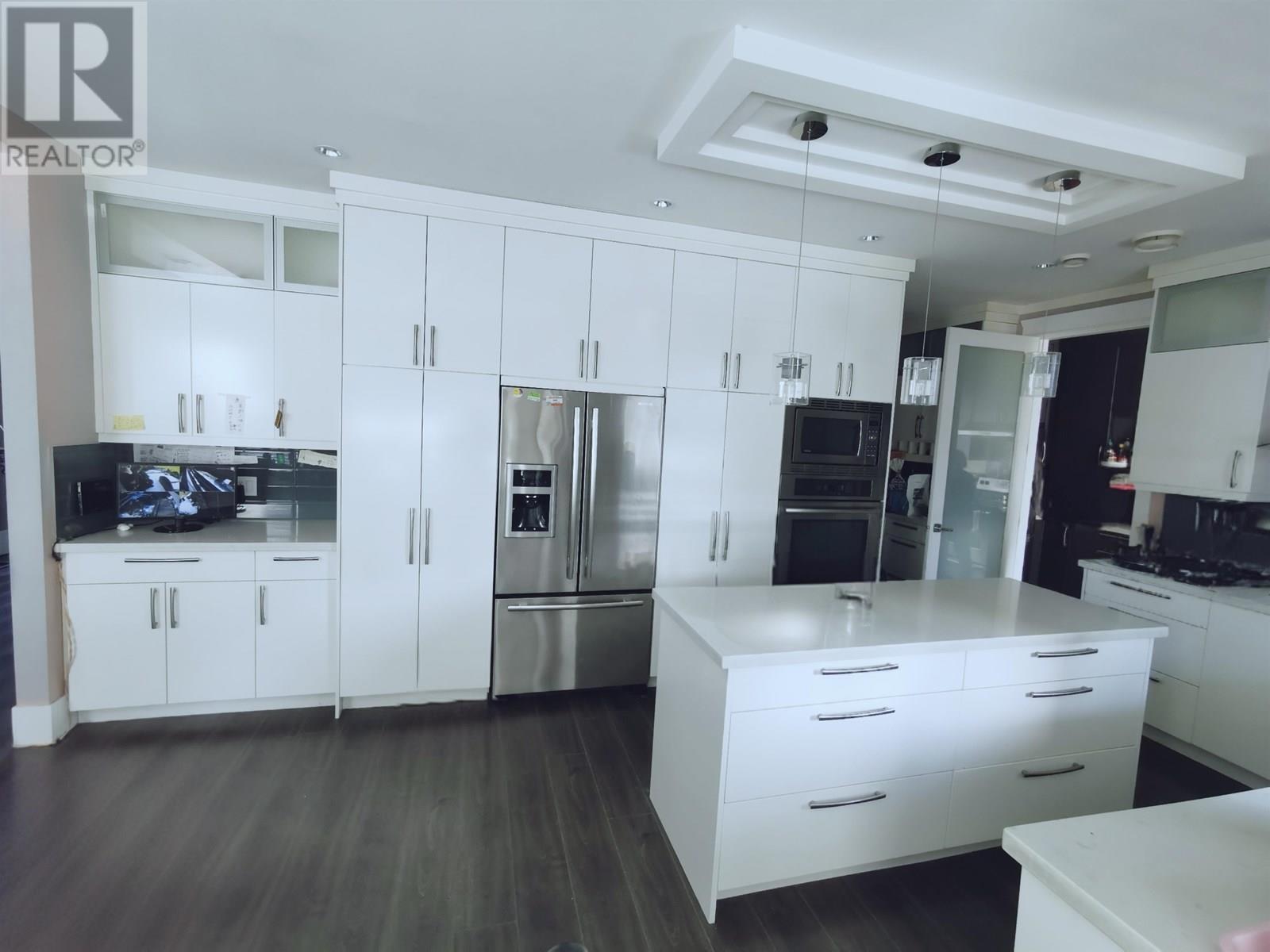 Photo 8 of 5537 Canada Way, Burnaby BC