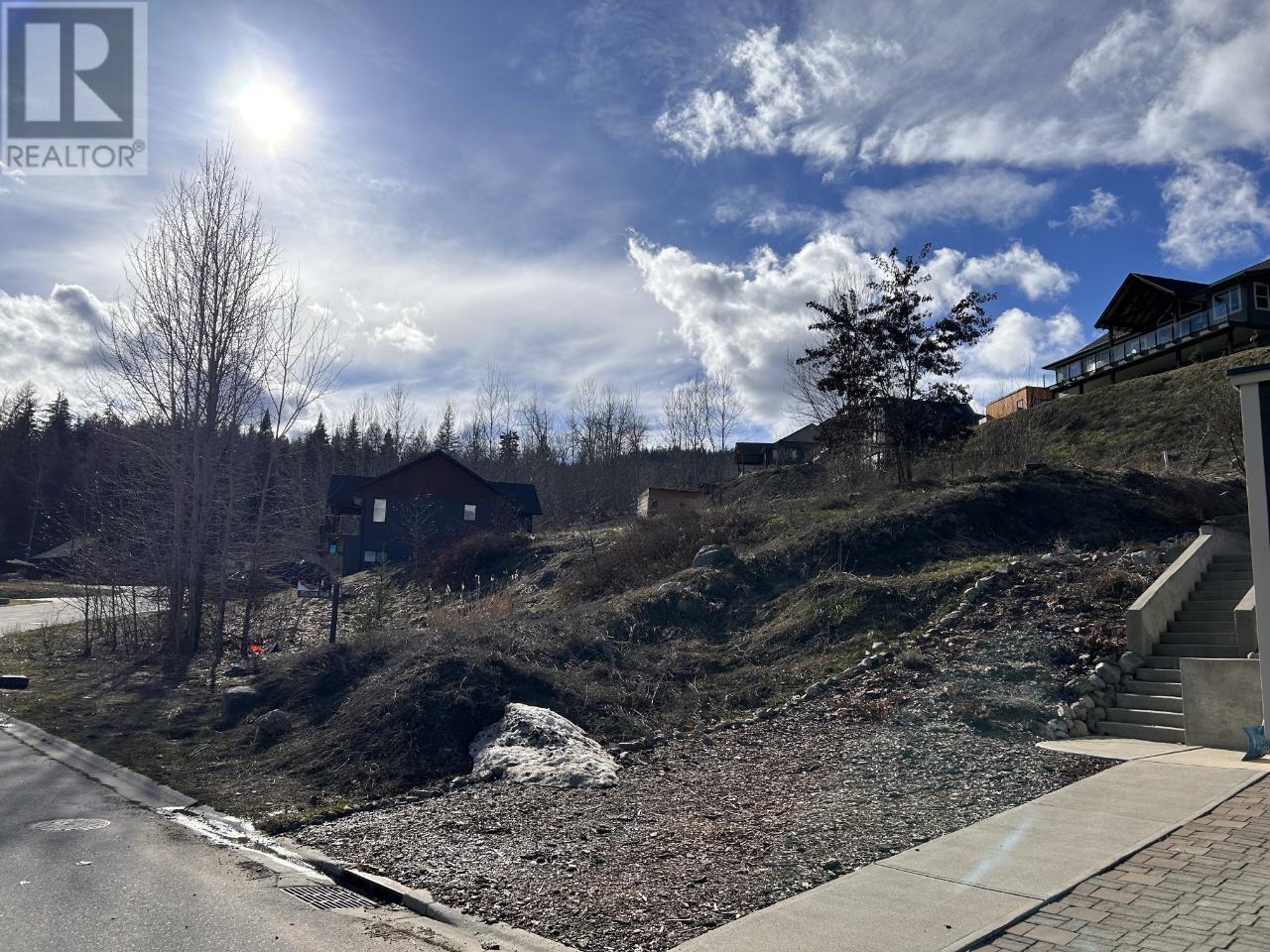 806 WHITE TAIL Drive, Rossland