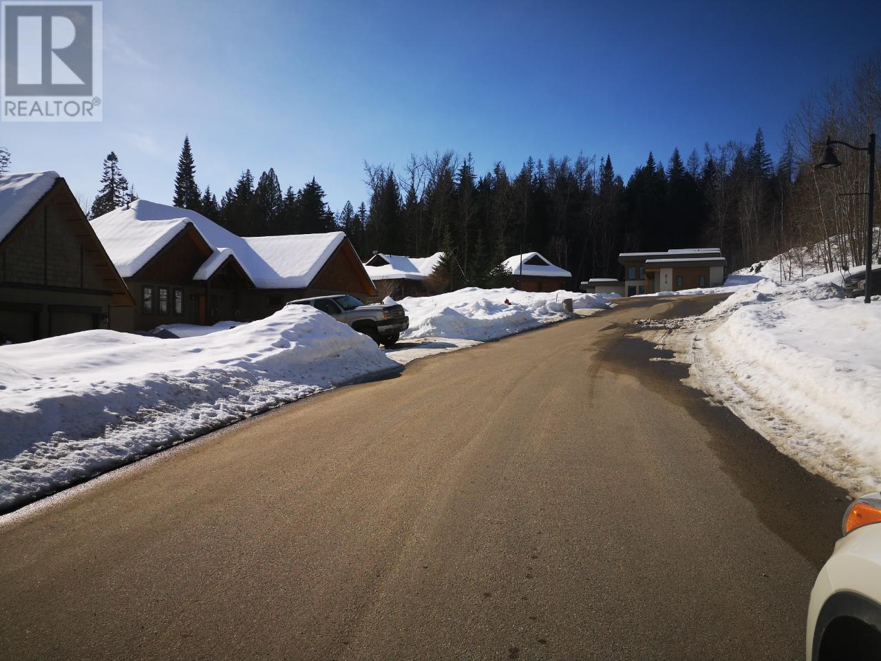 806 WHITE TAIL Drive, Rossland