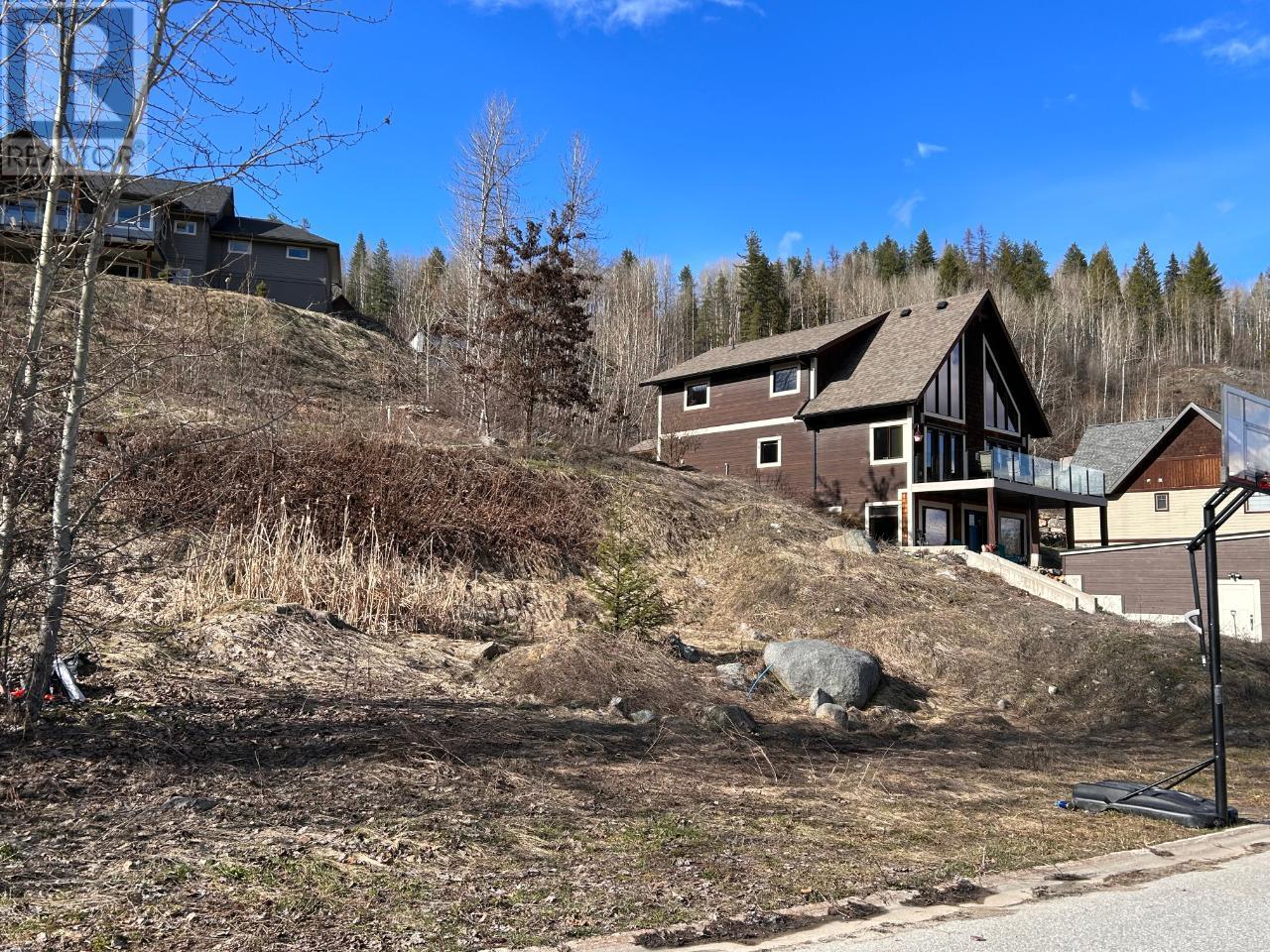 806 WHITE TAIL Drive, Rossland