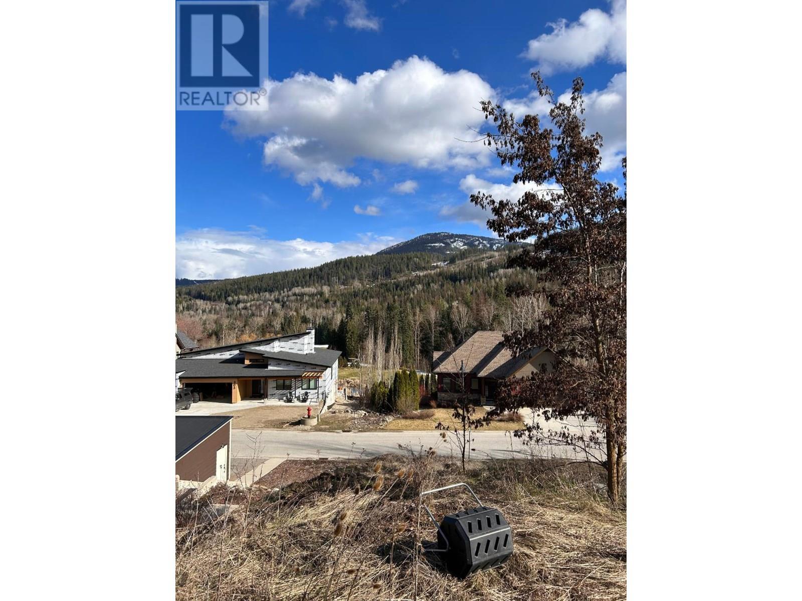 806 WHITE TAIL Drive, Rossland