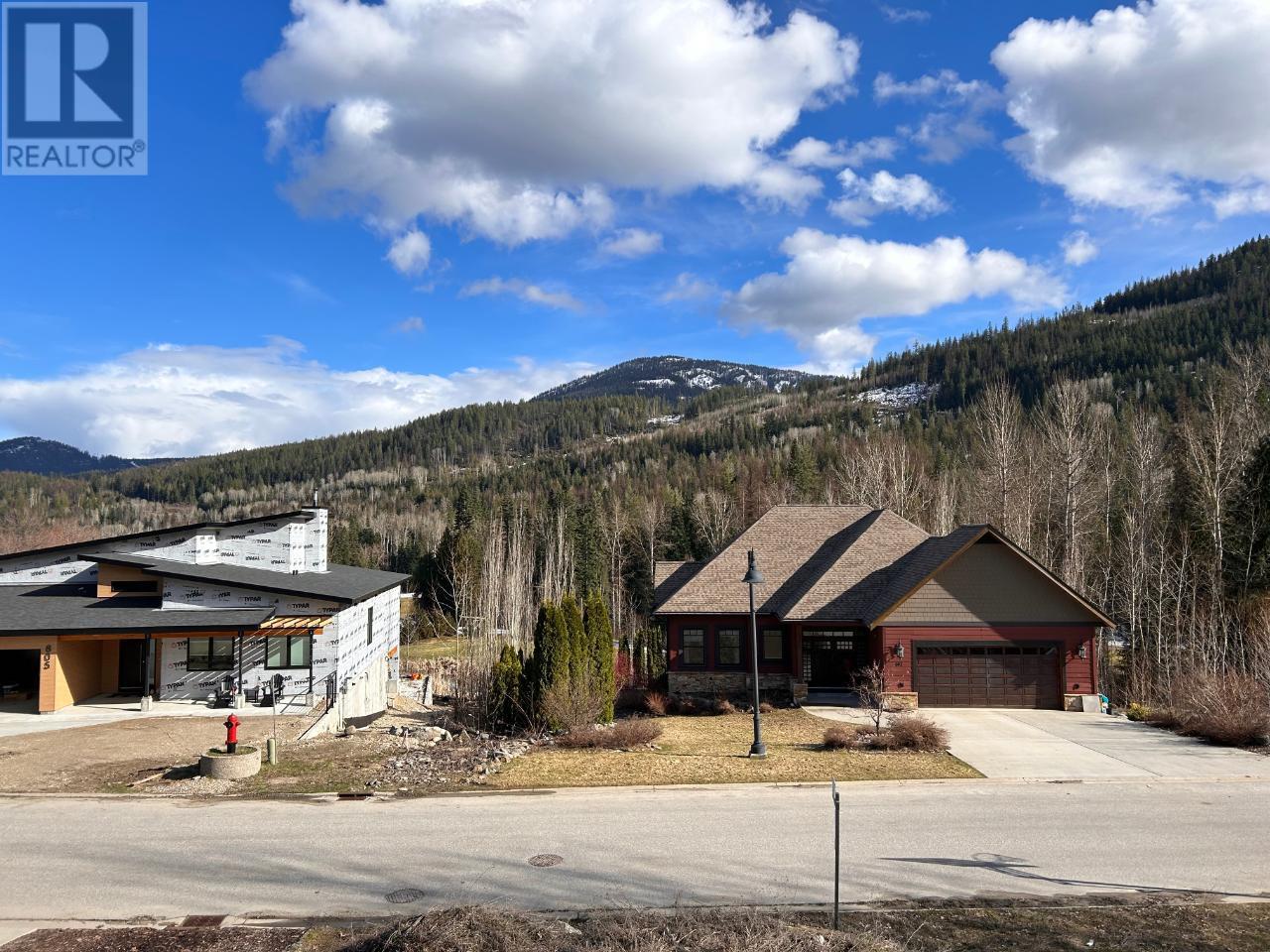 806 WHITE TAIL Drive, Rossland