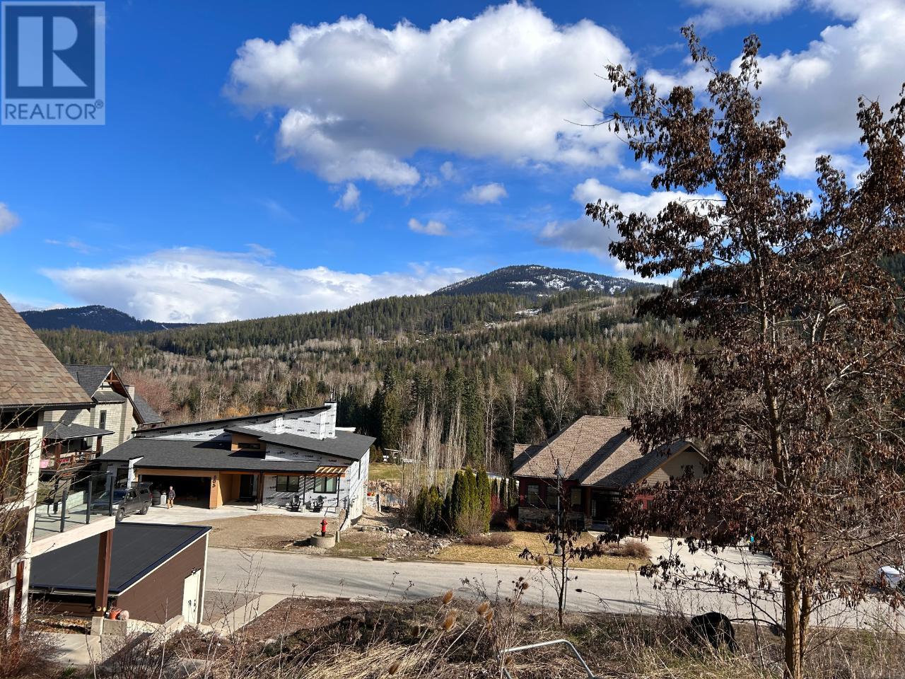 806 WHITE TAIL Drive, Rossland