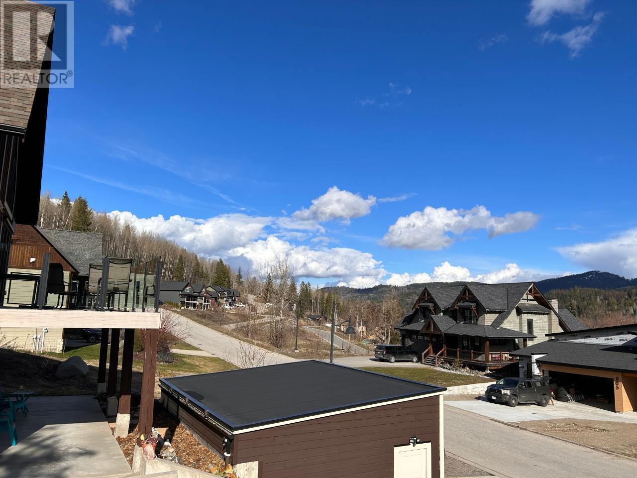 806 WHITE TAIL Drive, Rossland