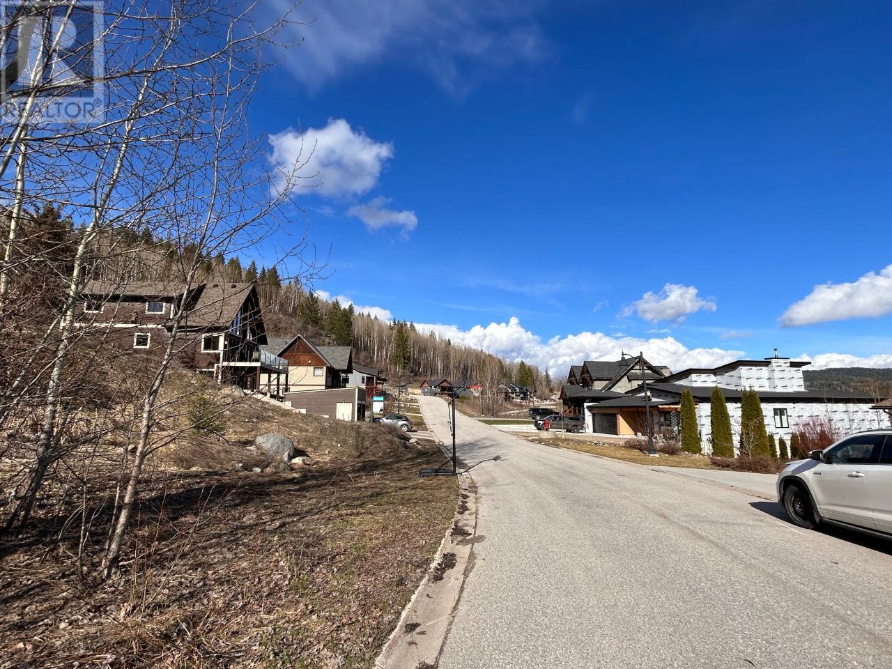 806 WHITE TAIL Drive, Rossland