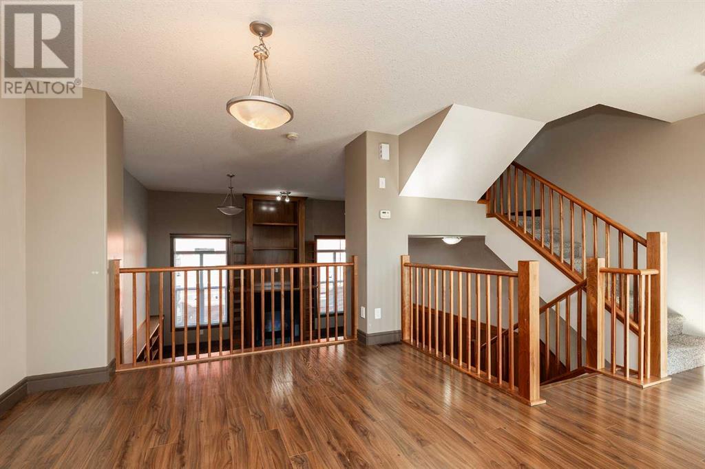 Single Family House for Sale in  Mt Sundance Manor W Sunridge Lethbridge 