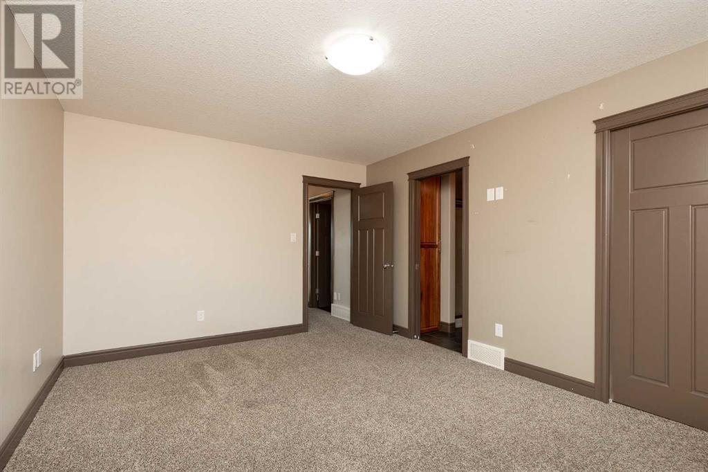 Single Family House for Sale in  Mt Sundance Manor W Sunridge Lethbridge 