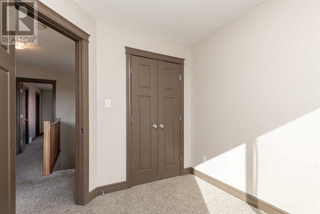 Single Family House for Sale in  Mt Sundance Manor W Sunridge Lethbridge 