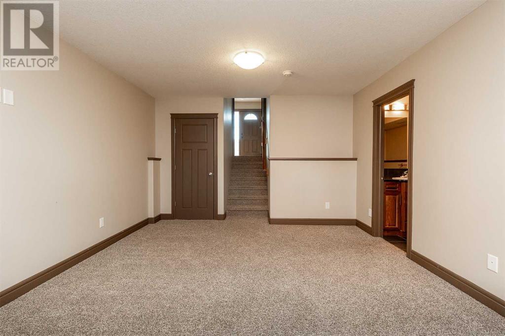 853 Mt Sundance Manor W, Lethbridge, Alberta
