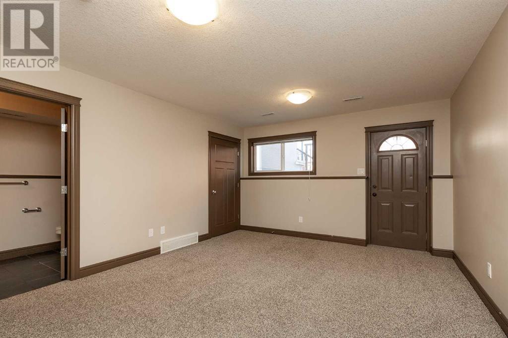 Single Family House for Sale in  Mt Sundance Manor W Sunridge Lethbridge 
