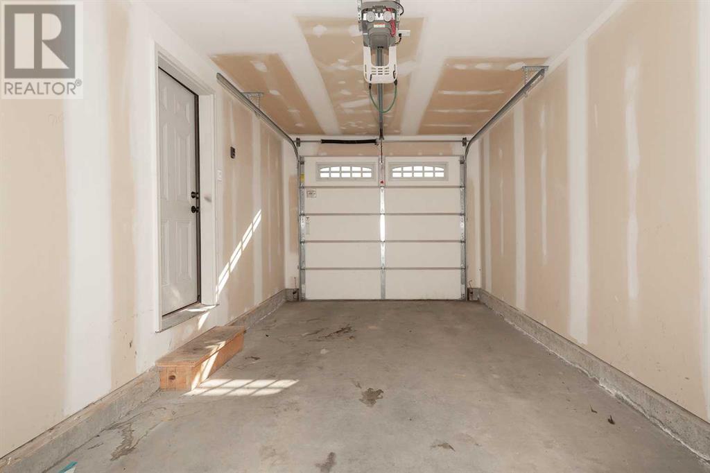 Single Family House for Sale in  Mt Sundance Manor W Sunridge Lethbridge 