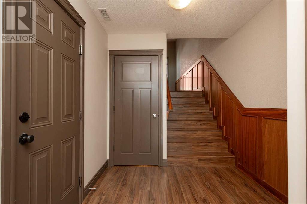 Single Family House for Sale in  Mt Sundance Manor W Sunridge Lethbridge 