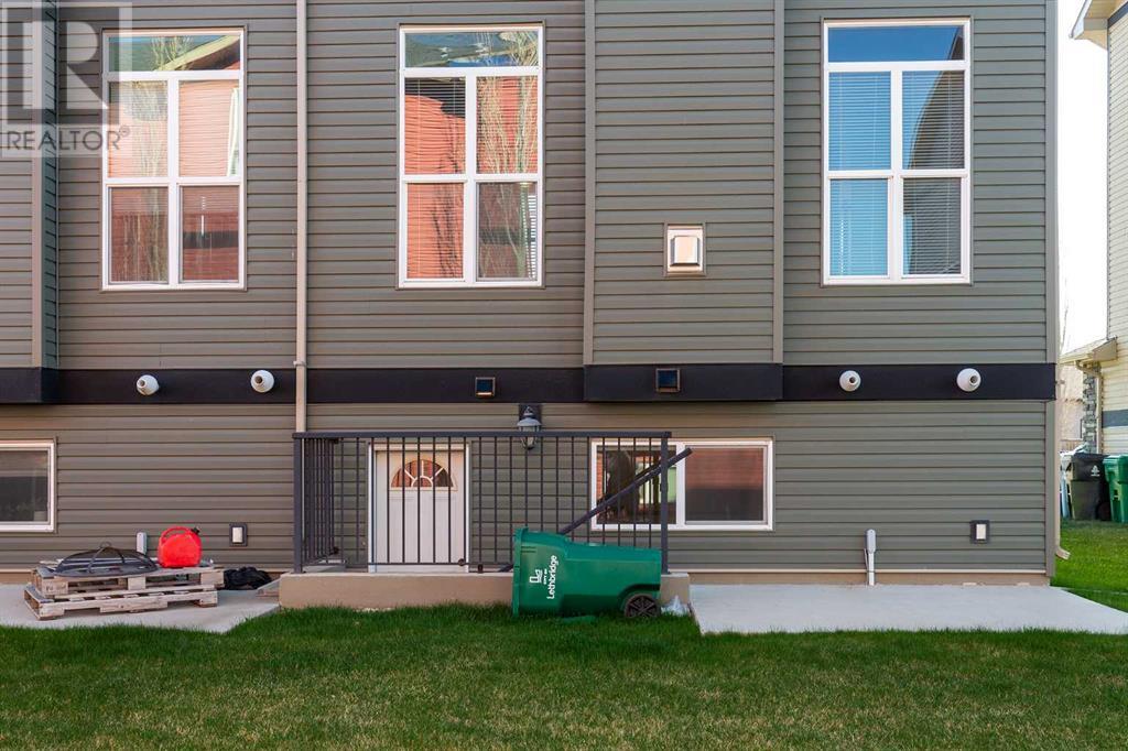 Single Family House for Sale in  Mt Sundance Manor W Sunridge Lethbridge 