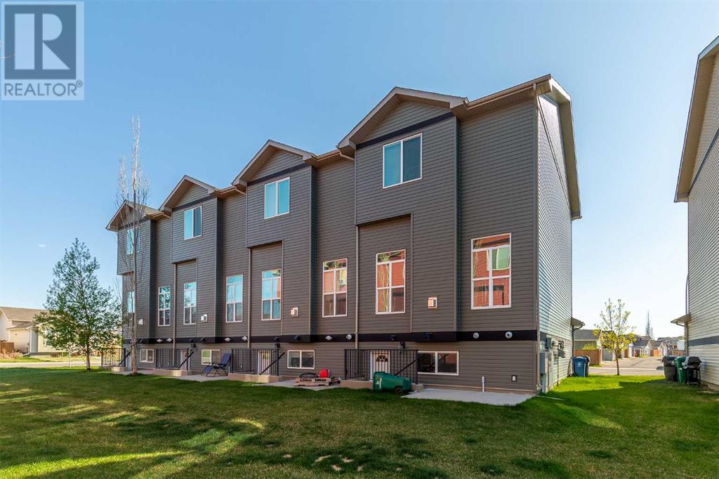 Single Family House for Sale in  Mt Sundance Manor W Sunridge Lethbridge 