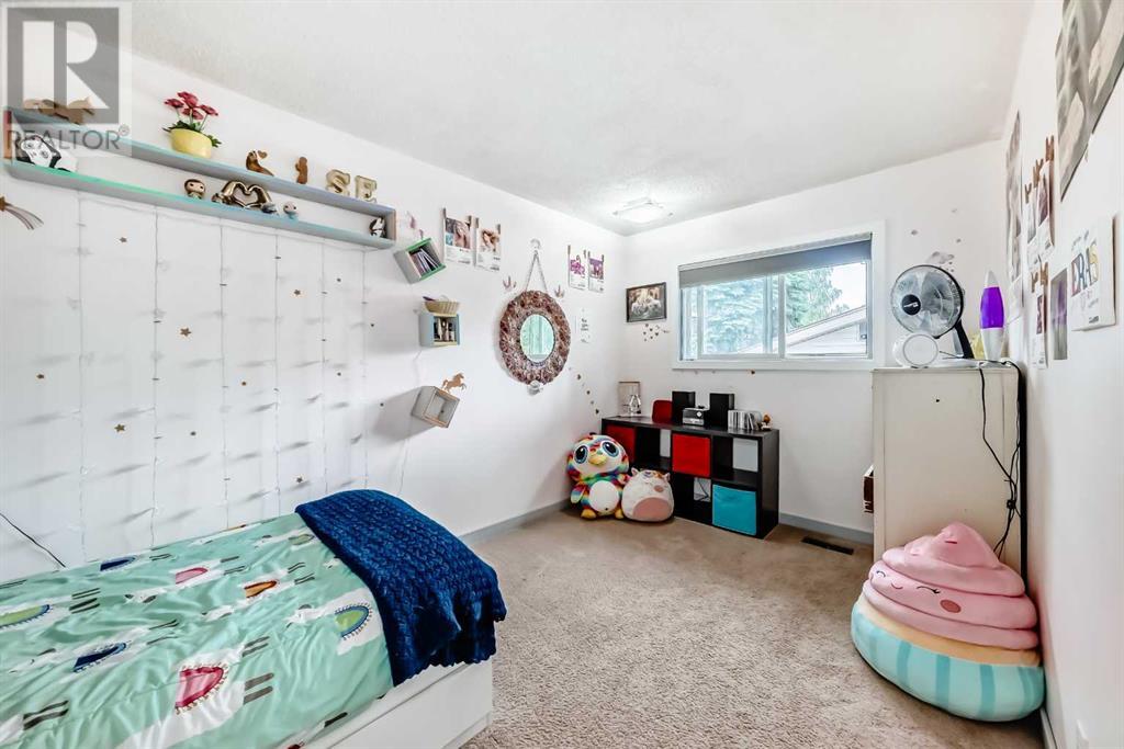 Single Family House Bi-level for Sale in  Ogden Way SE Ogden Calgary 