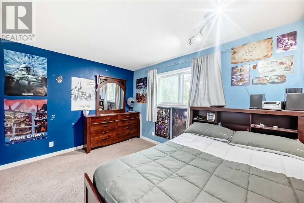 Single Family House Bi-level for Sale in  Ogden Way SE Ogden Calgary 