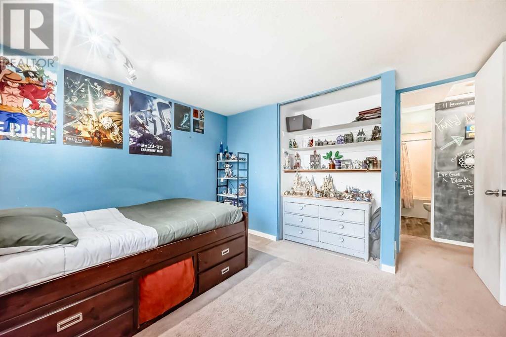 Single Family House Bi-level for Sale in  Ogden Way SE Ogden Calgary 