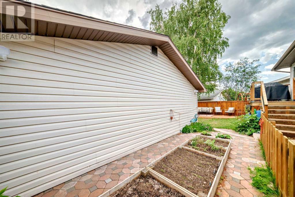 Single Family House Bi-level for Sale in  Ogden Way SE Ogden Calgary 