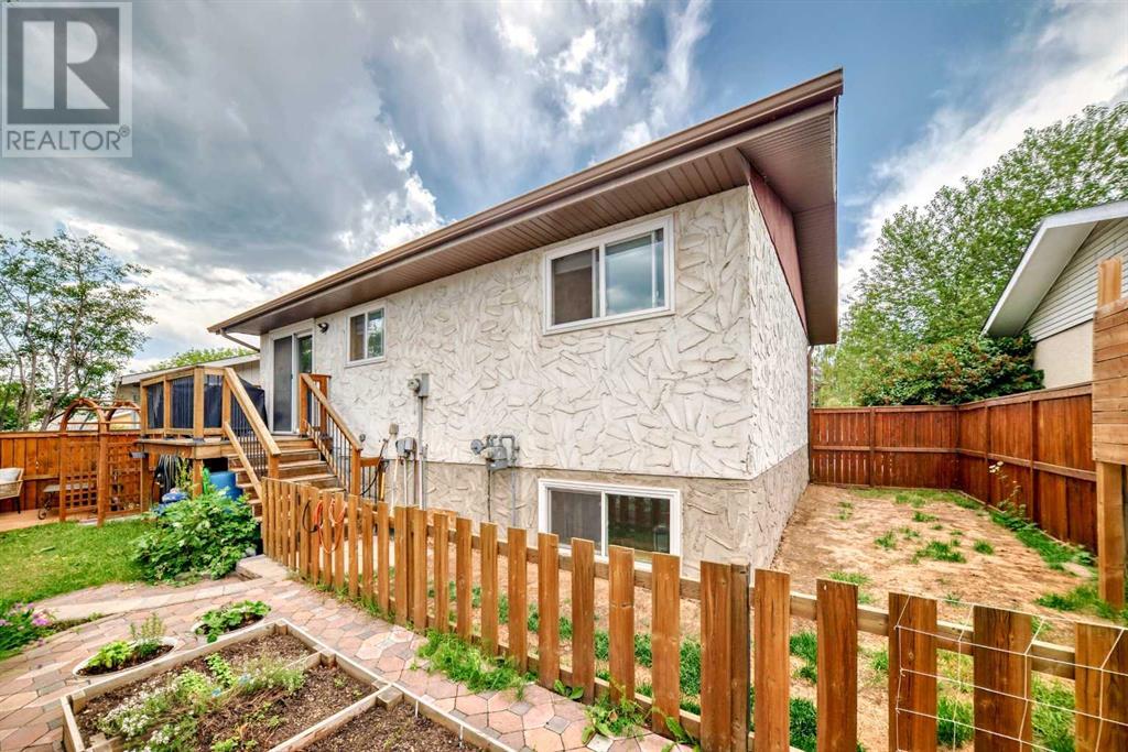 Single Family House Bi-level for Sale in  Ogden Way SE Ogden Calgary 