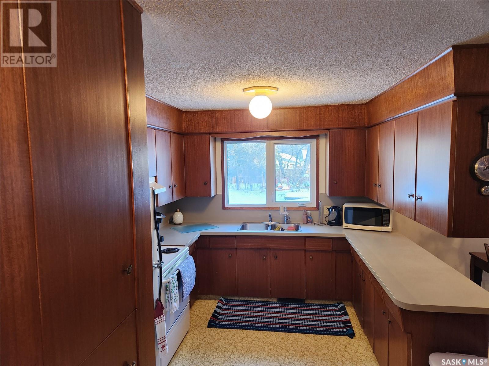 Photo 5 of 1504 98th Street, Tisdale SK