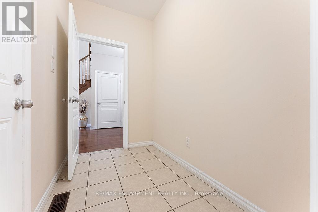 Photo 24 of 67 Bellroyal Crescent, Hamilton ON