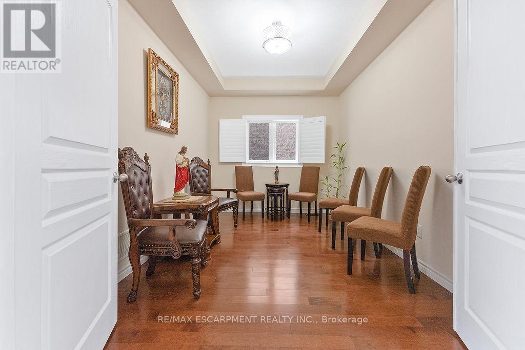 Photo 4 of 67 Bellroyal Crescent, Hamilton ON