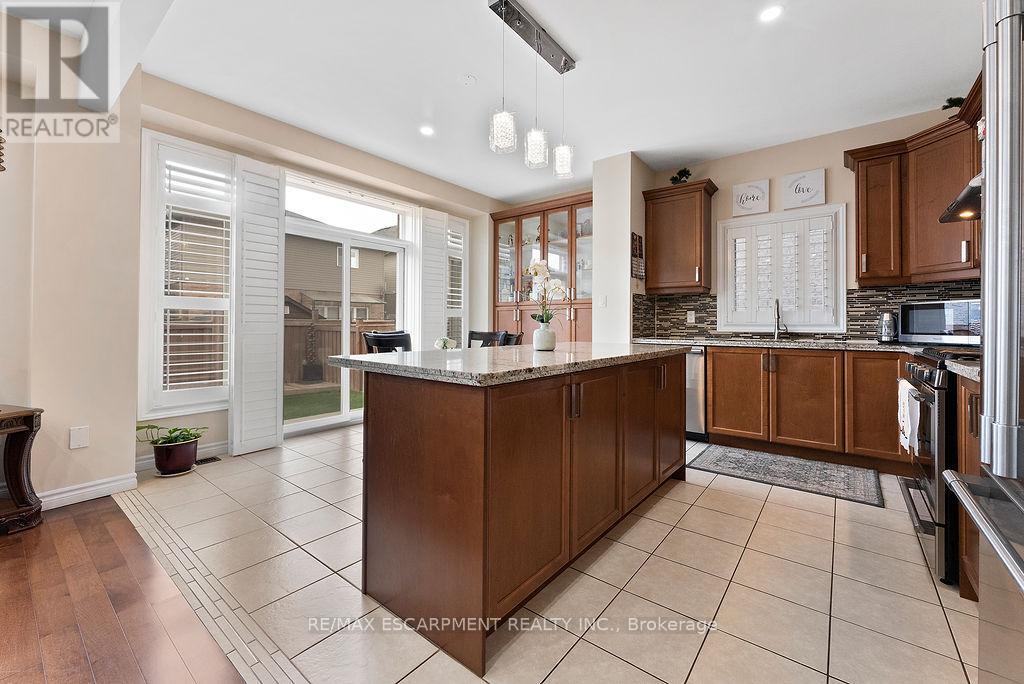 Photo 20 of 67 Bellroyal Crescent, Hamilton ON