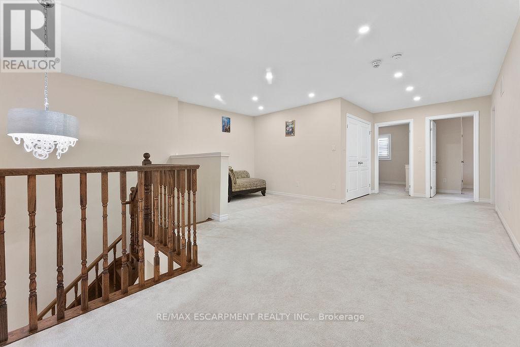 Photo 47 of 67 Bellroyal Crescent, Hamilton ON