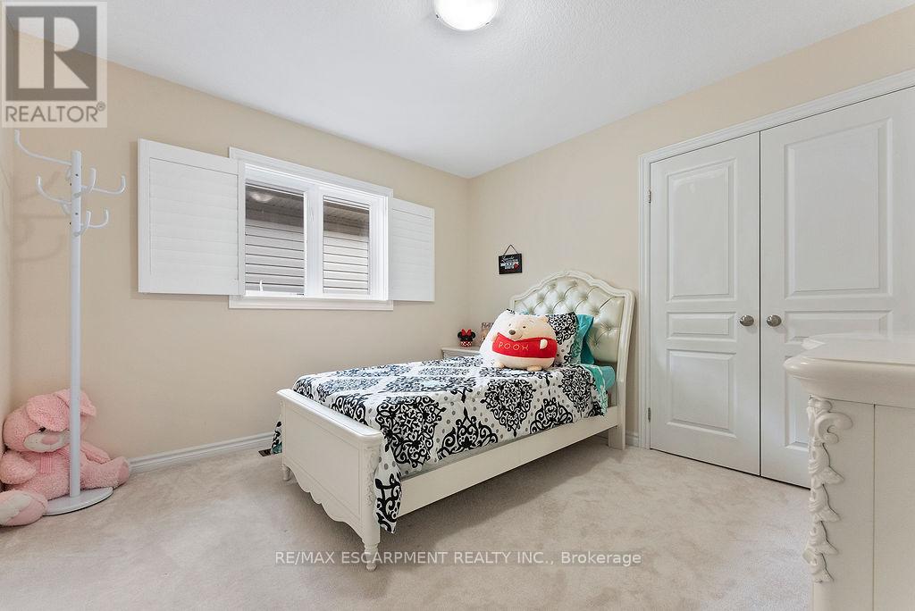 Photo 26 of 67 Bellroyal Crescent, Hamilton ON