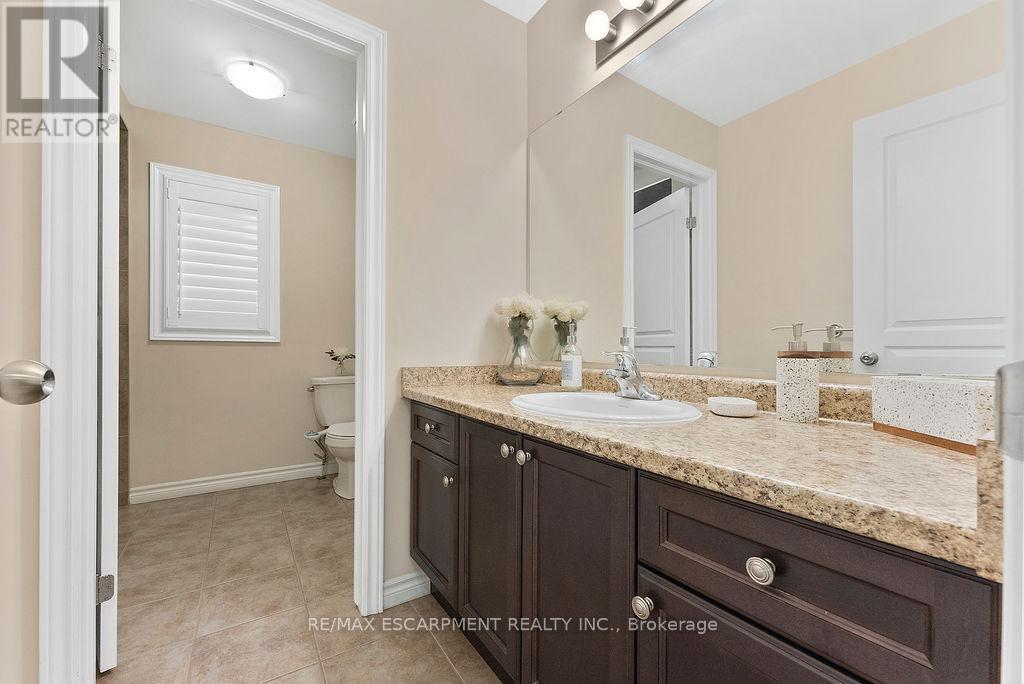 Photo 32 of 67 Bellroyal Crescent, Hamilton ON