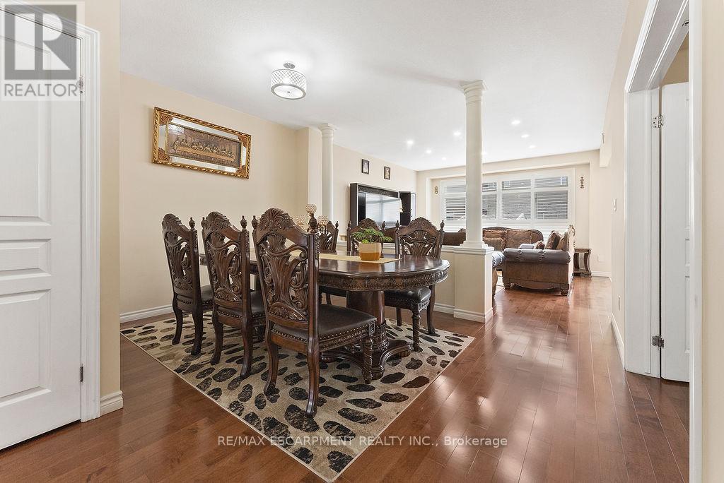 Photo 19 of 67 Bellroyal Crescent, Hamilton ON