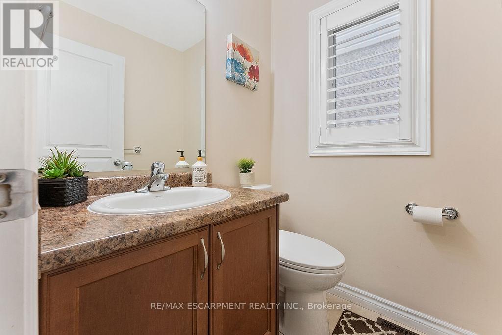 Photo 43 of 67 Bellroyal Crescent, Hamilton ON