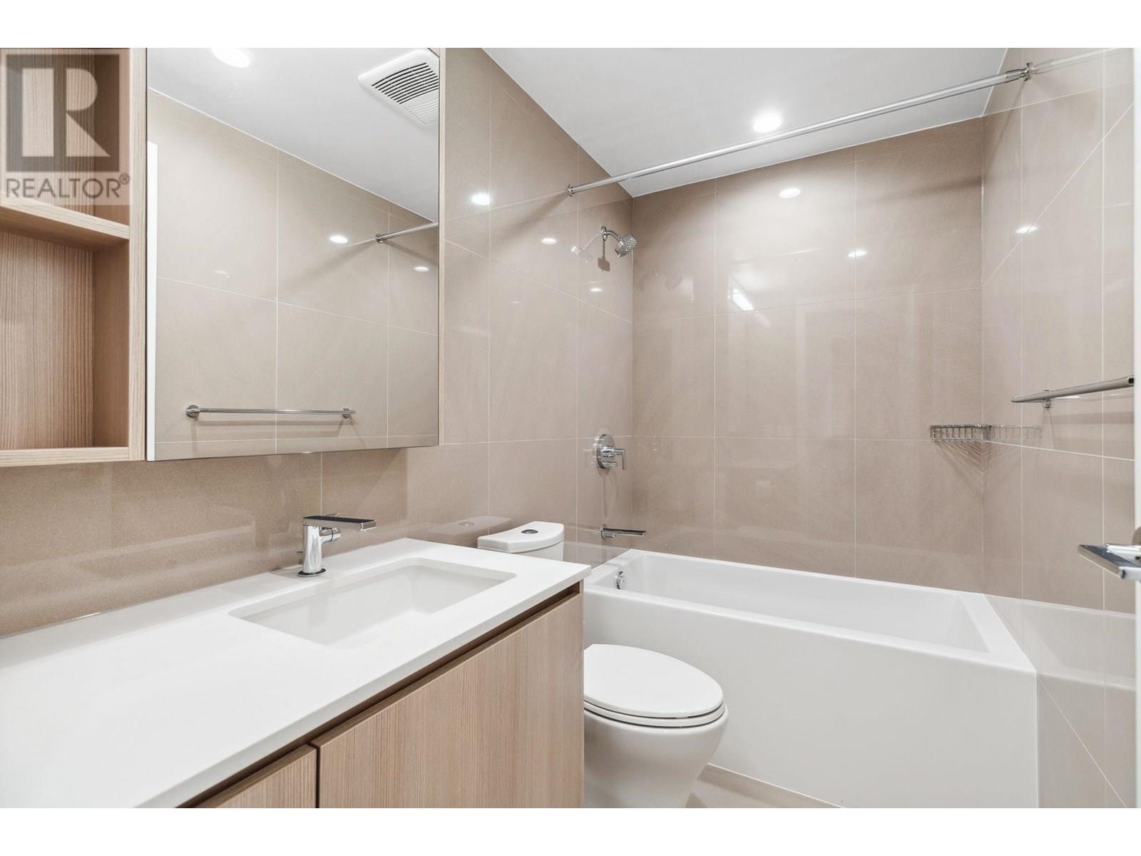 Photo 3 of 402 618 Carnarvon Street, New Westminster BC
