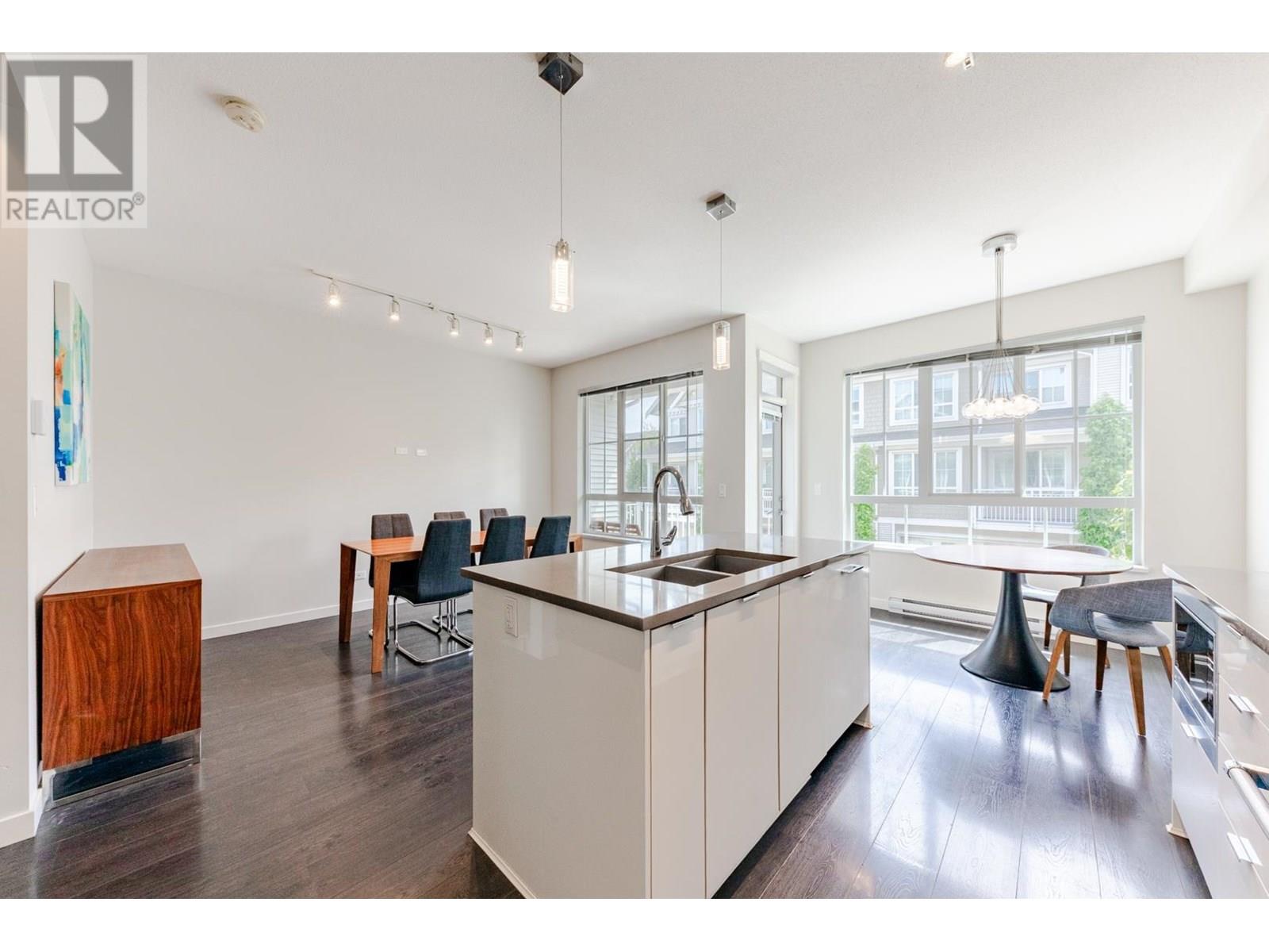 Photo 10 of 54 5510 Admiral Way, Delta BC