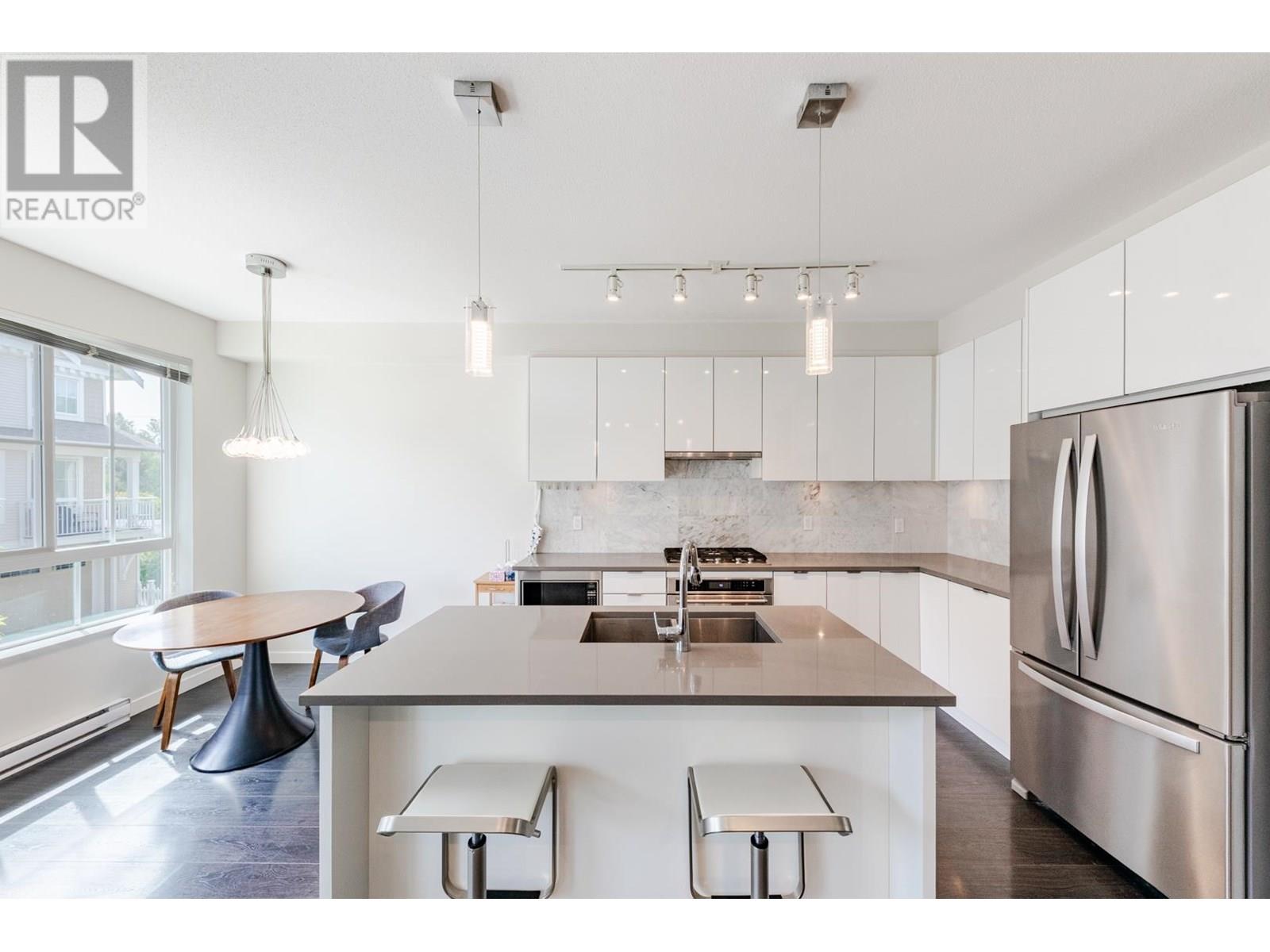 Photo 12 of 54 5510 Admiral Way, Delta BC