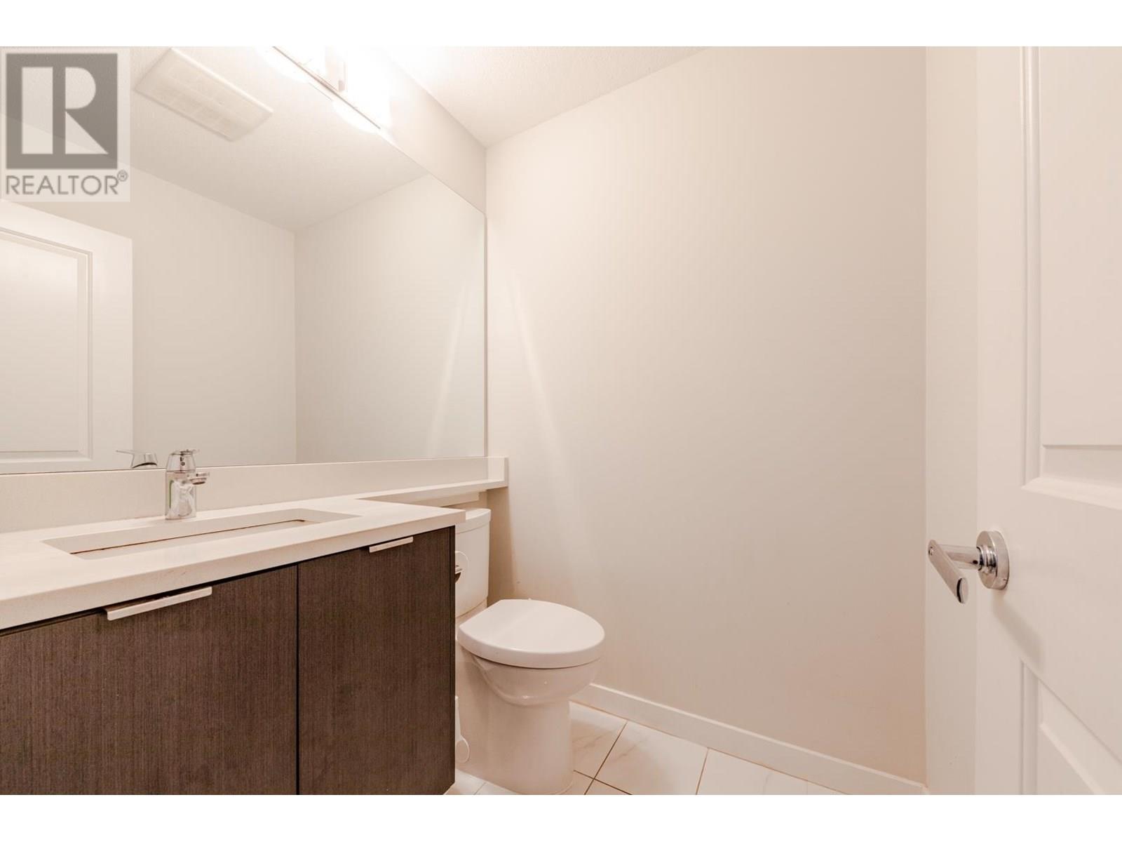Photo 15 of 54 5510 Admiral Way, Delta BC