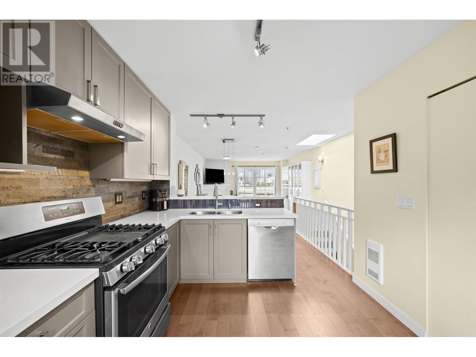 Photo 17 of 317 678 W 7th Avenue, Vancouver BC