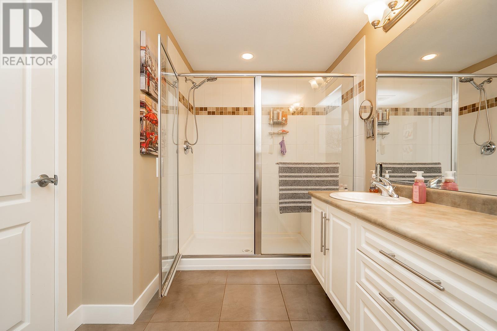 Photo 21 of 204 2628 Maple Street, Port Coquitlam BC