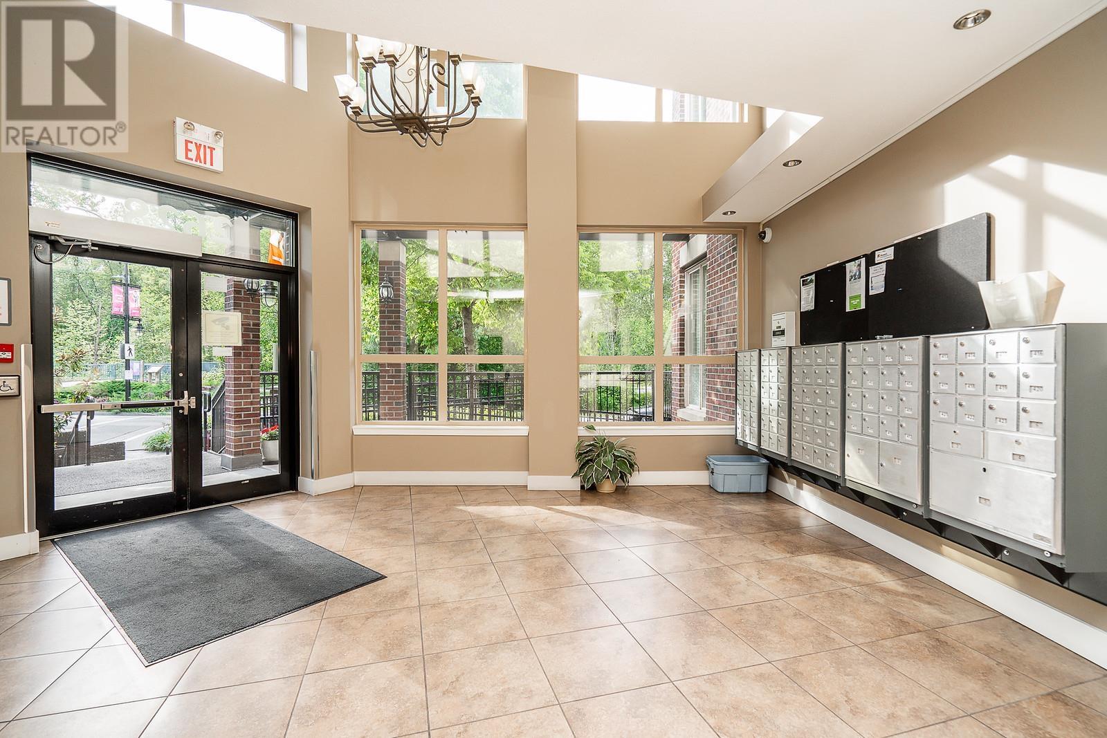 Photo 5 of 204 2628 Maple Street, Port Coquitlam BC