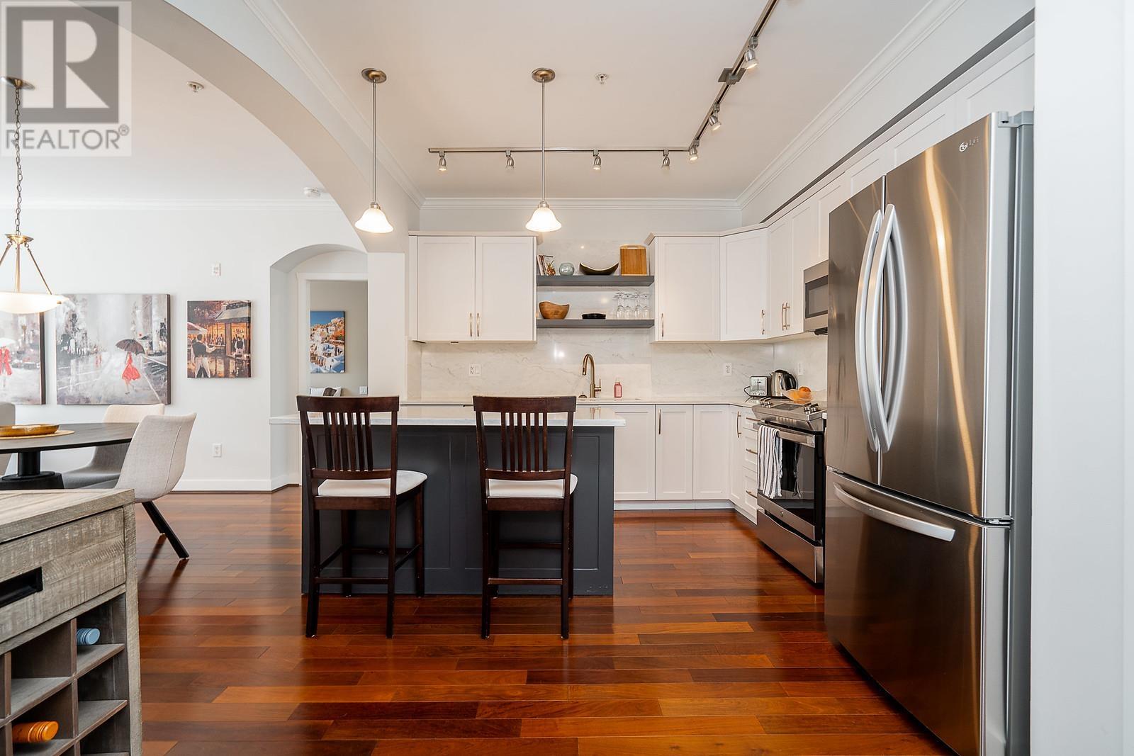Photo 6 of 204 2628 Maple Street, Port Coquitlam BC