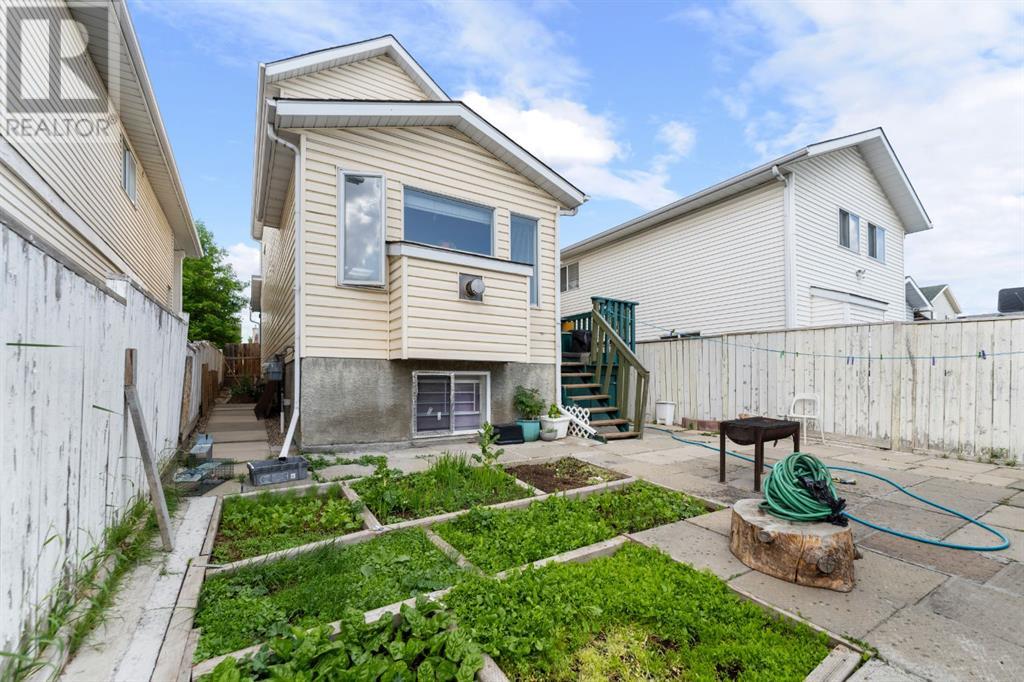 Single Family House for Sale in  Laguna Way NE Monterey Park Calgary 