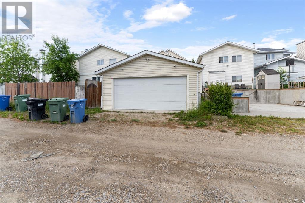 Single Family House for Sale in  Laguna Way NE Monterey Park Calgary 