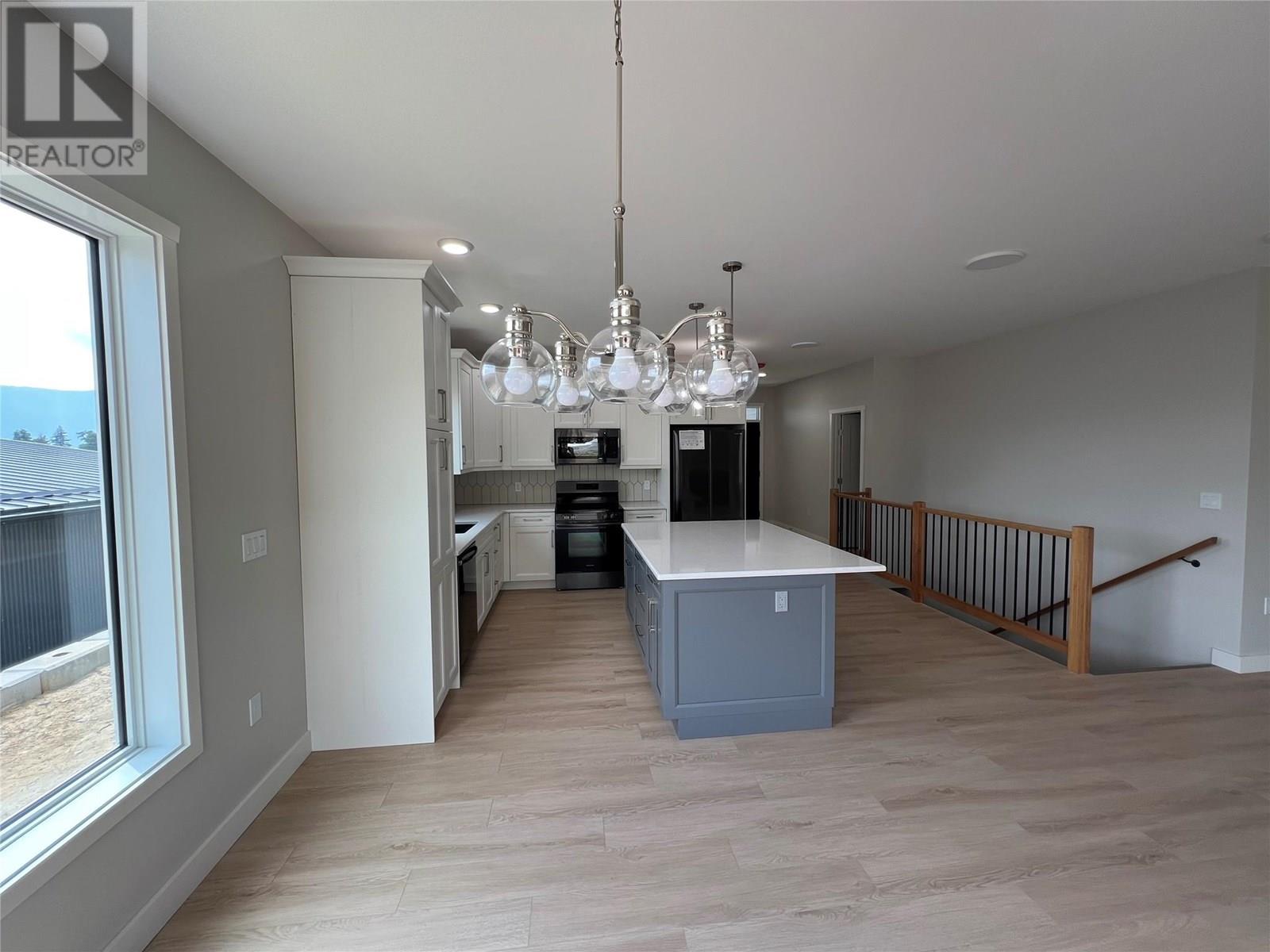 712 Mountain View Crescent, Creston