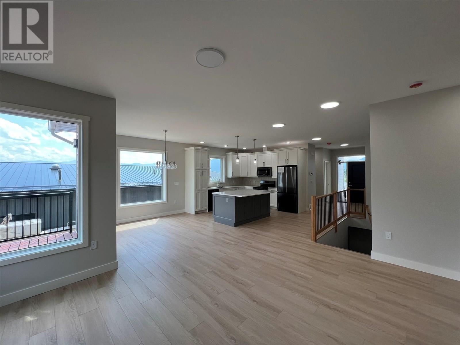 712 Mountain View Crescent, Creston