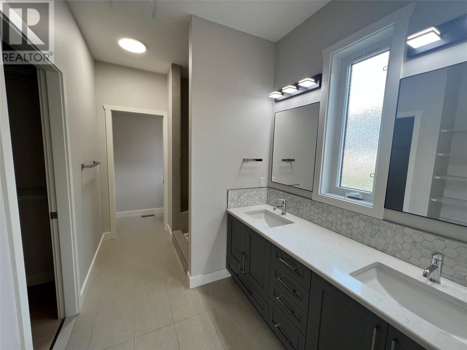 712 Mountain View Crescent, Creston