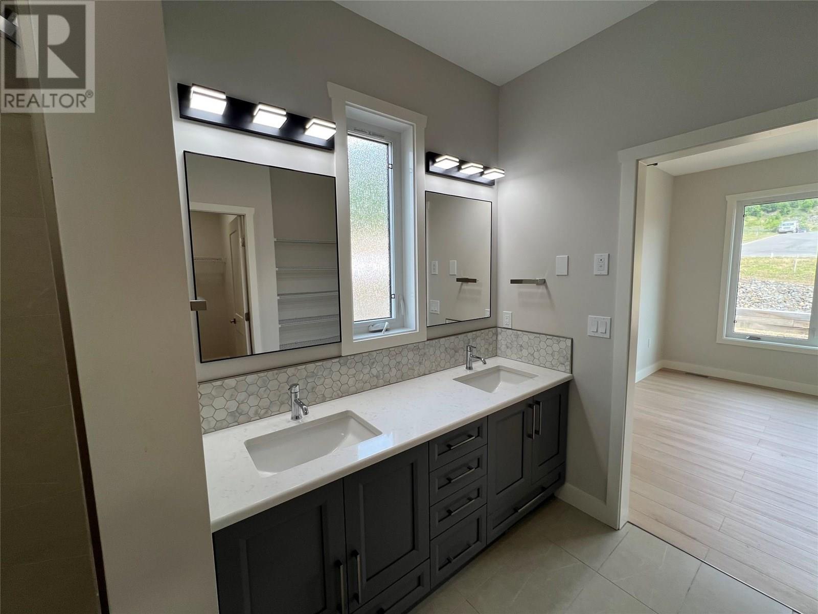 712 Mountain View Crescent, Creston